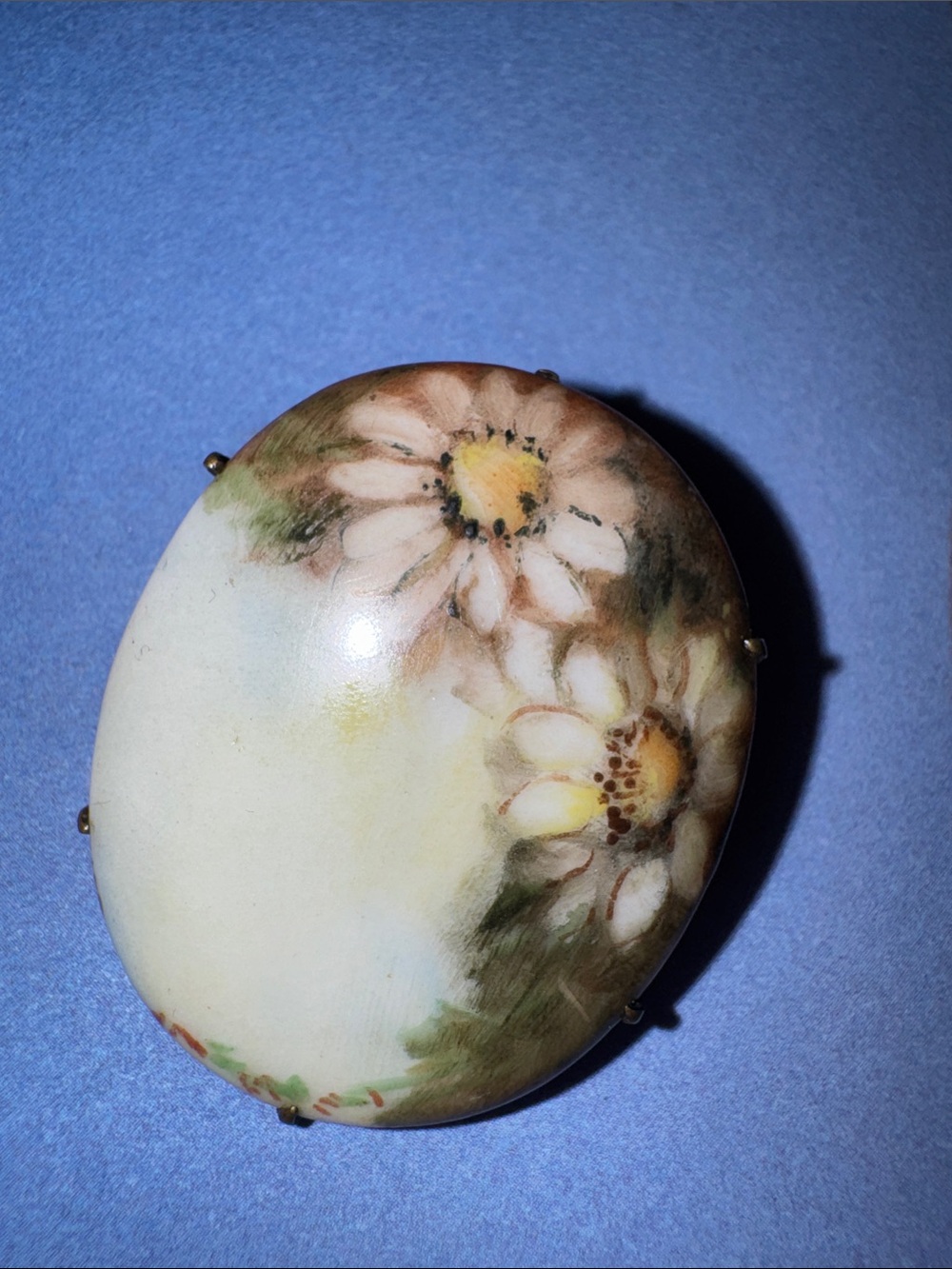 Hand-Painted Floral Porcelain Brooch in Cream and Yellow - Picture 2 of 5